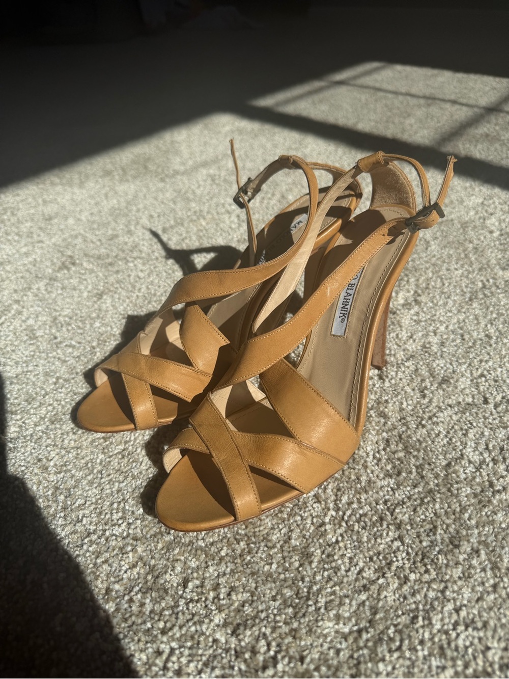 BNWT Manolo Blahnik Tan Leather Strappy Slingback Heels